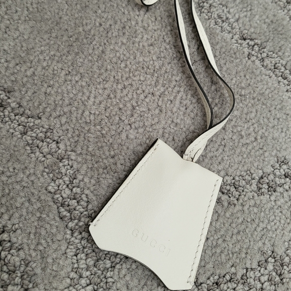 *SOLD* Gucci Pearl Padlock Bag - Picture 12 of 12